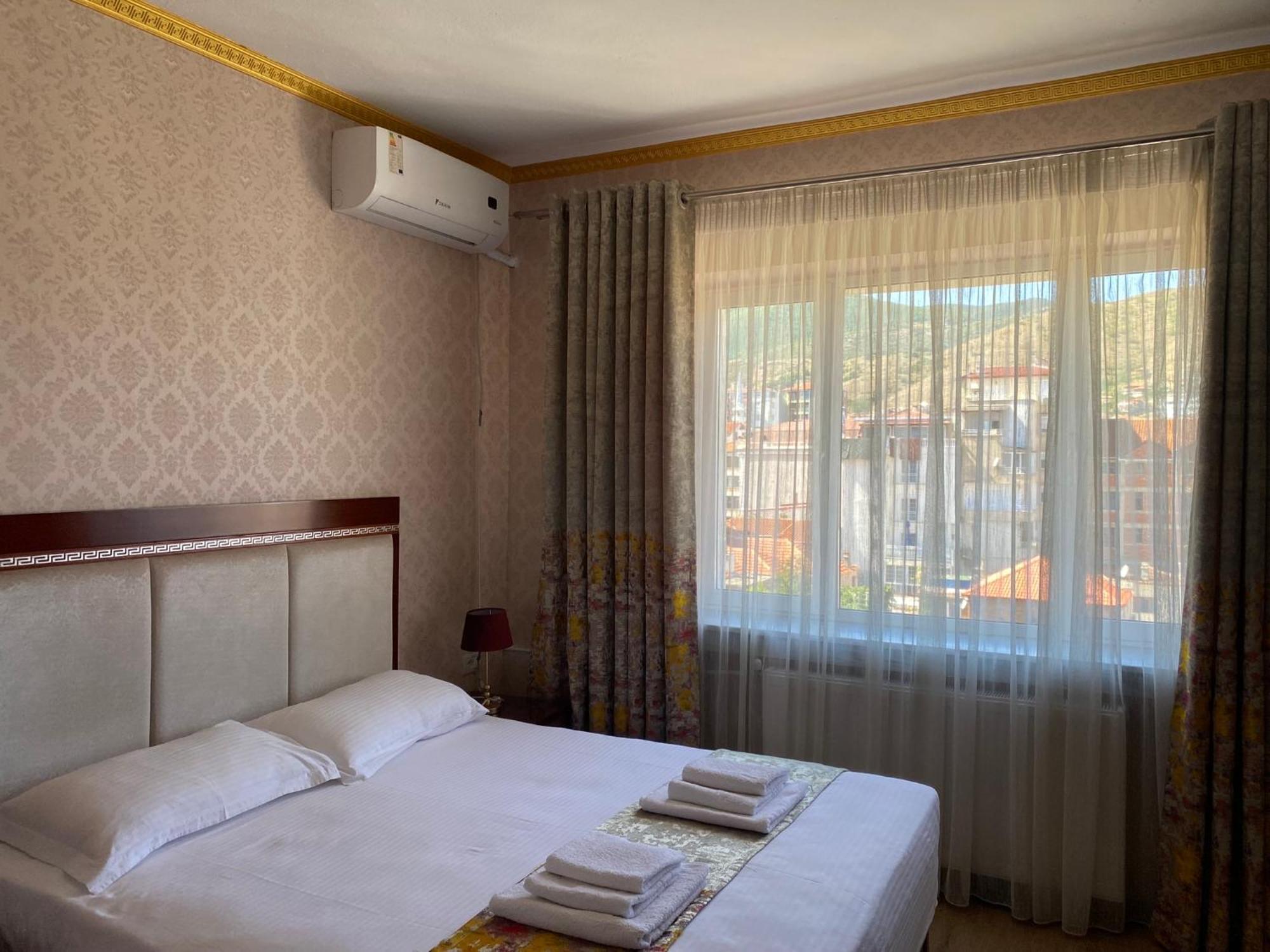 British Hotel Pogradec Kültér fotó