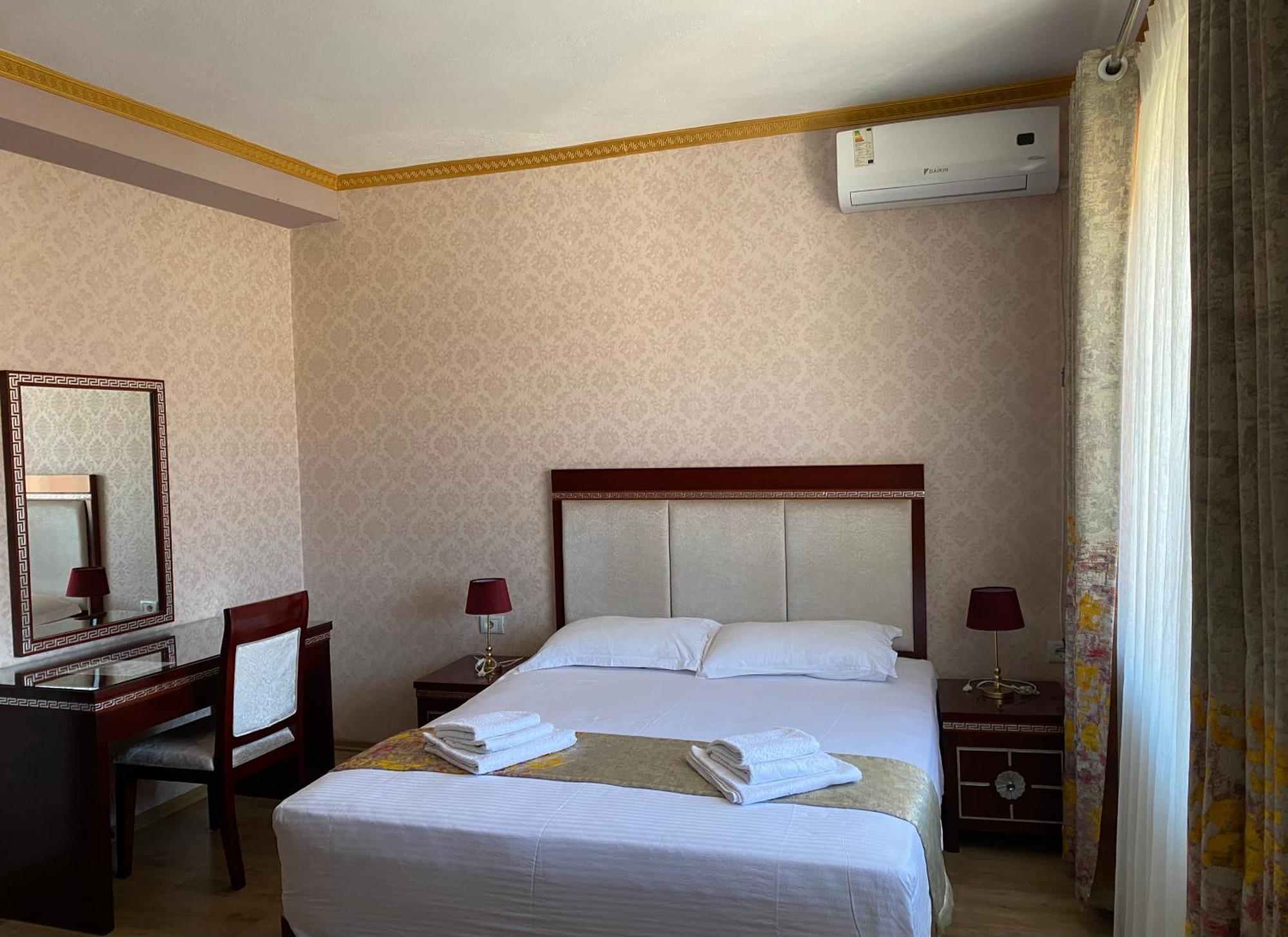 British Hotel Pogradec Kültér fotó