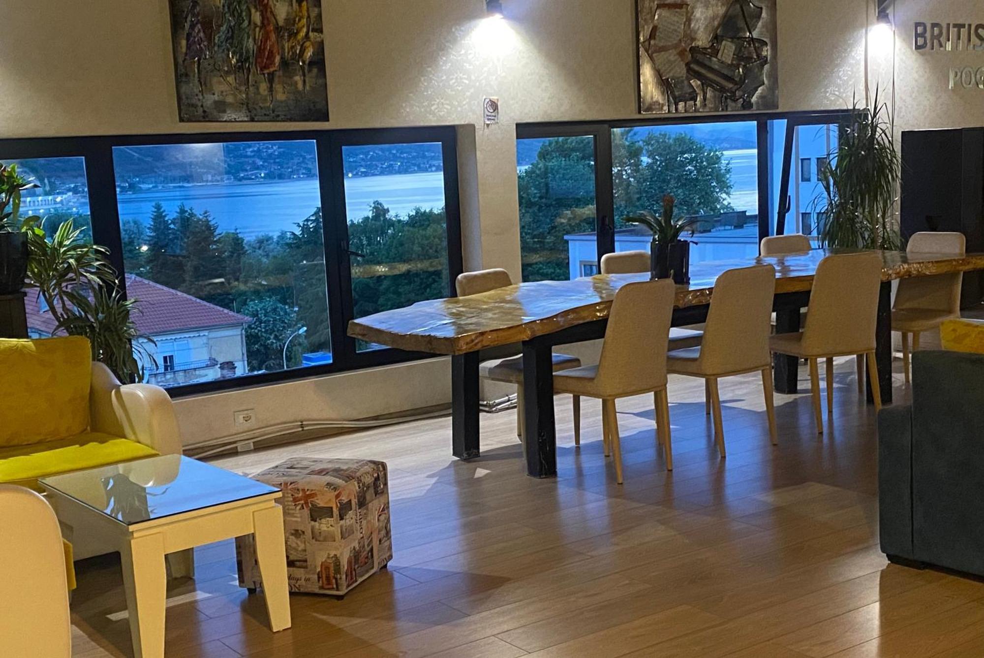 British Hotel Pogradec Kültér fotó