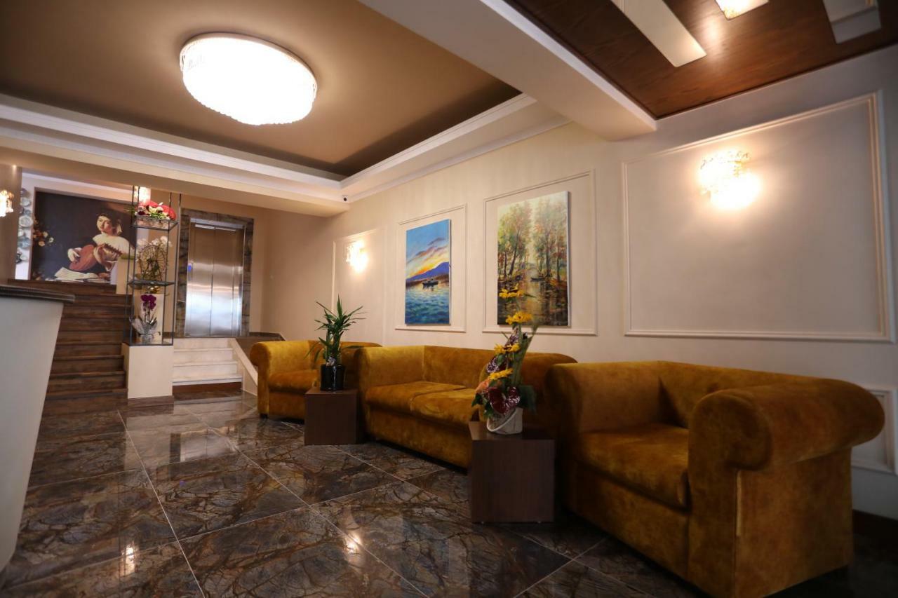 British Hotel Pogradec Kültér fotó